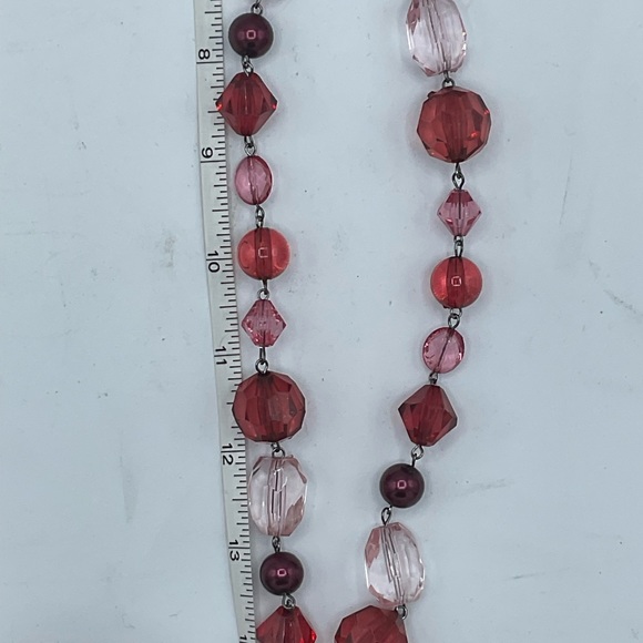 “FACTED BURGUNDY AND PINK BEADED NECKLACE”. Costume Jewelry. - Picture 7 of 7